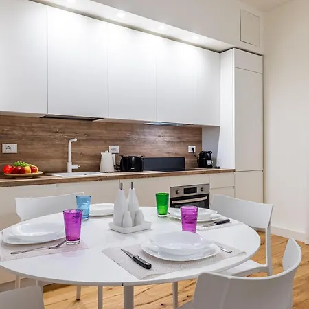 Porta Venezia Bilocale Moderno Apartamento